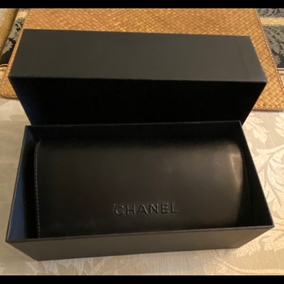 Chanel Variant 🕶 Sunglasses - Picture 8 of 12